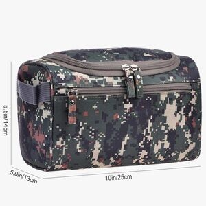 NWOT Camouflage Men's Toiletry Bag